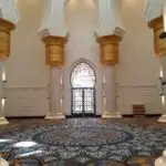 Mengunjungi Masjid Sheikh Zayed Solo: Menyaksikan Sentuhan Kemewahan Timur Tengah