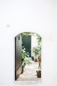 Menjadi Perempuan Tanpa Harus Menjelaskan Diri ke Semua Orang